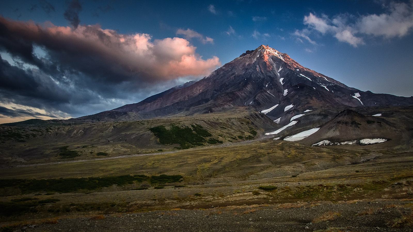Koryaksky volcano at sunrise